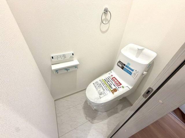 越谷市下間久里いろどりアイタウン２号棟　新築戸建のトイレ|トイレが2つあることで毎日の順番待ちのストレスを解消。ご家族全員が快適に過ごせる嬉しい設備です。