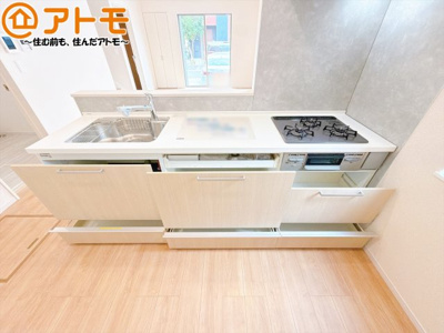 【キッチン】 | 駿河区東新田二丁目11期　新築戸建　全1棟 | 大容量システムキッチン♪お料理スペースやシンク広々！毎日の家事をしっかりサポート♪