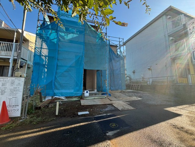 八王子市下柚木1期 新築戸建ての前面道路含む現地写真