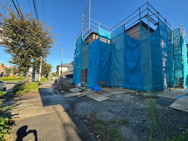 八王子市下柚木1期 新築戸建ての前面道路含む現地写真