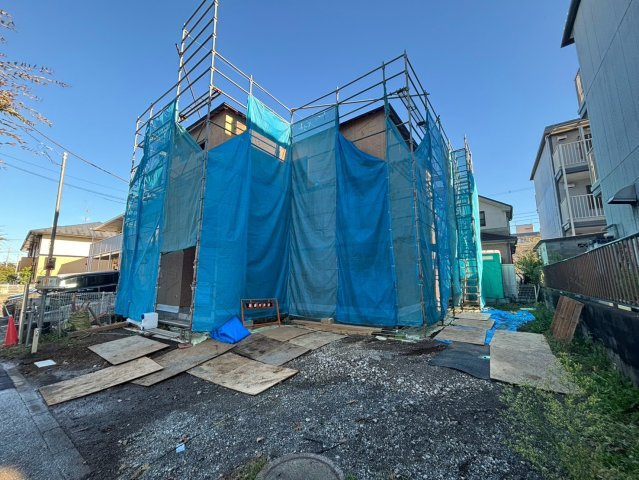八王子市下柚木1期 新築戸建ての前面道路含む現地写真