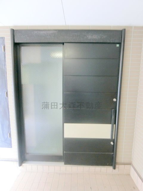 大森北4丁目戸建の玄関