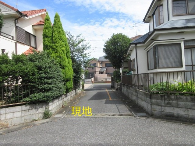 中古戸建　東松山市東平1280-3（リフォーム住宅）の前面道路含む現地写真
