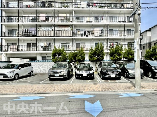 秀和清澄レジデンスの駐車場|【敷地内駐車場】最新の空き状況や費用などの詳細は担当スタッフまでお問い合わせください。