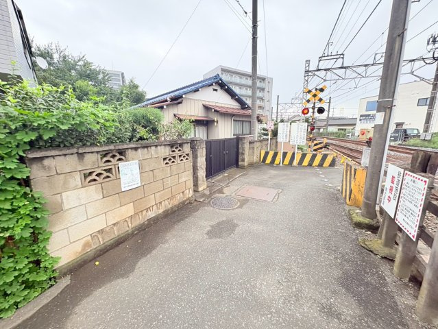 坂戸市中富町　建築条件なし売地　東武東上線『坂戸駅』徒歩7分　【浅羽野小学区】の前面道路含む現地写真