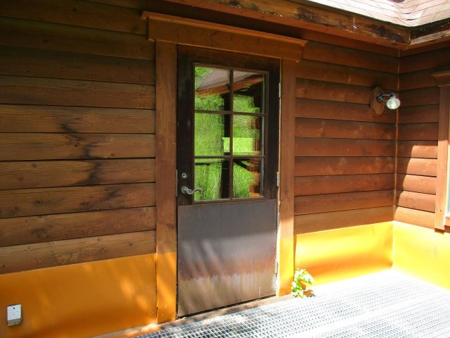 諏訪市大字上諏訪尾玉町　ログハウス中古住宅の外観