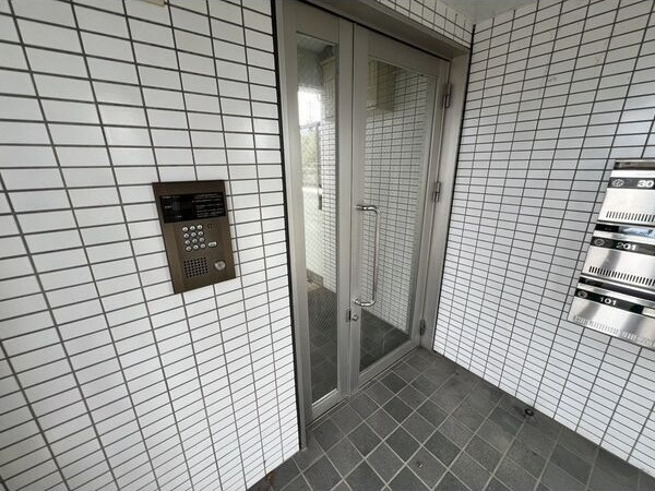 ヴィレッジWILLのエントランス