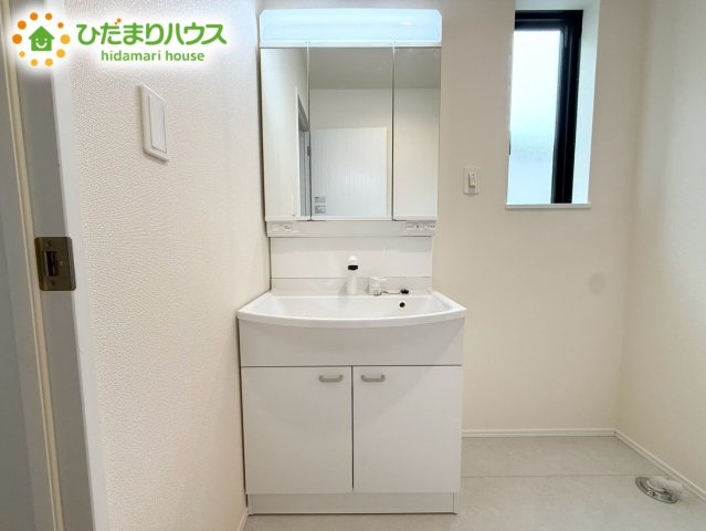 上尾市東今泉6番　新築戸建　ハートフルAの独立洗面台