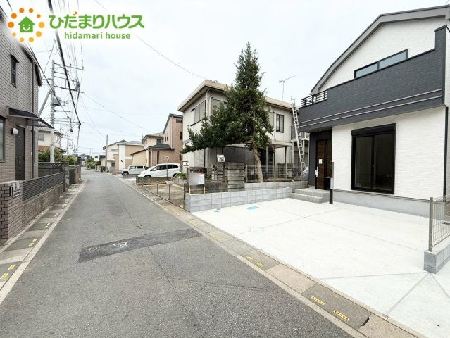 上尾市東今泉6番　新築戸建　ハートフルAの前面道路含む現地写真