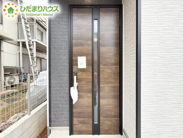 上尾市東今泉6番　新築戸建　ハートフルAの玄関