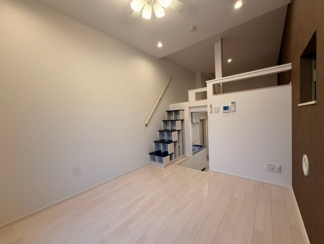 Loft11名駅西　名古屋市賃貸　仲介手数料無料の居間・リビング