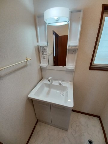 熊谷伊藤貸家の洗面所|コンパクトで使いやすい洗面所