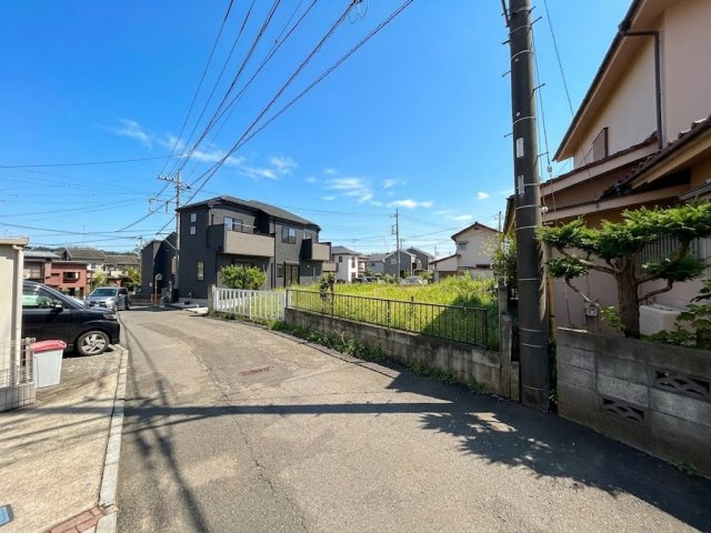 あきる野市瀬戸岡　売地　67坪！の前面道路含む現地写真
