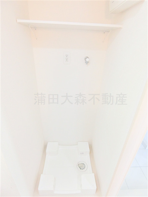 ブライズ下丸子DUE(ドゥエ)の設備|棚付きの室内洗濯機置場