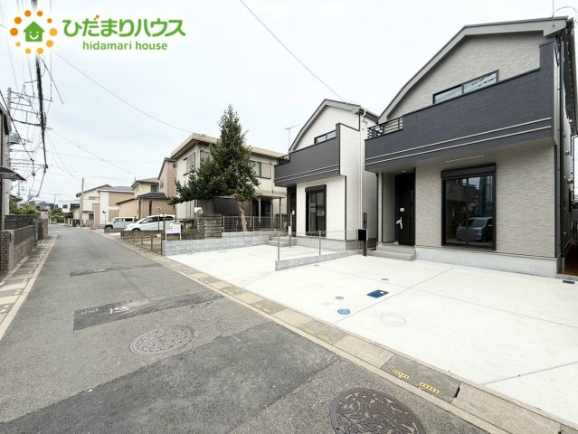 上尾市東今泉6番　新築戸建　ハートフルBの前面道路含む現地写真