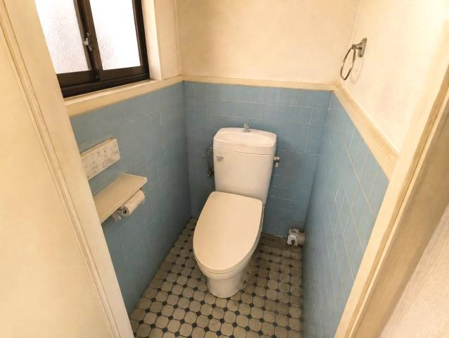 久保町3丁目のトイレ|窓があるトイレは、明るく換気も安心