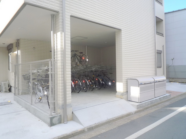 エテルナ千住大橋のロビー|★駐輪場にゴミBOXあり★