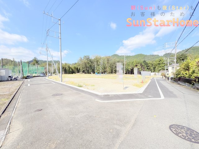 【サンスターホーム】青梅市畑中2丁目　建築条件無し売地X区画の前面道路含む現地写真
