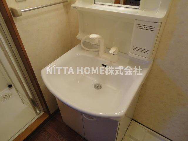 丹波篠山市杉のアパートの洗面所|室内洗濯機置き場も完備★