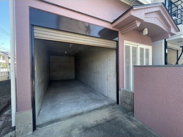 辻子賃貸戸建ての駐車場