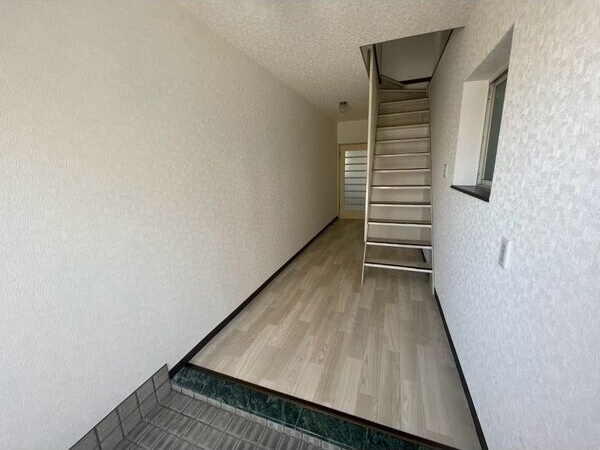 辻子賃貸戸建ての玄関