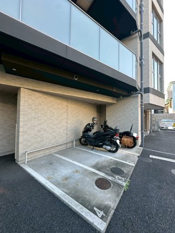 ザ・パークハビオ三軒茶屋の駐車場