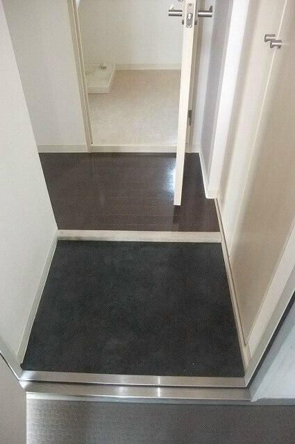 レオーネ亀戸の玄関