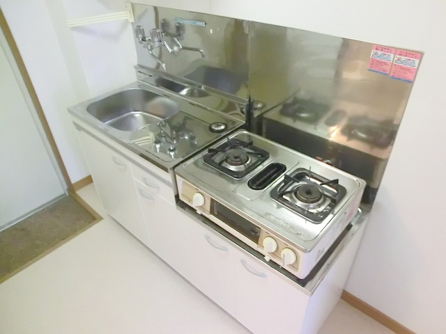 日の出ハイツのキッチン|２口コンロが置けますのでお料理がはかどりますね。