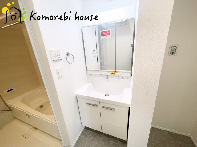 プラザ034Ⅱ④1　新築一戸建て　01の独立洗面台|独立洗面化粧台が付いています