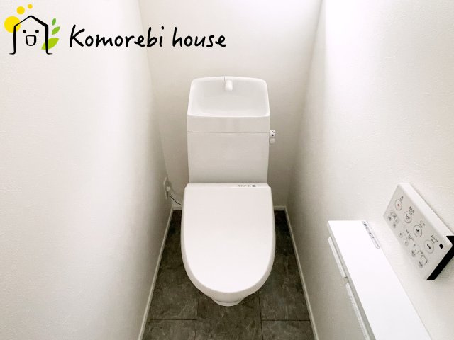 プラザ034Ⅱ④1　新築一戸建て　01のトイレ|清潔感のあるトイレです