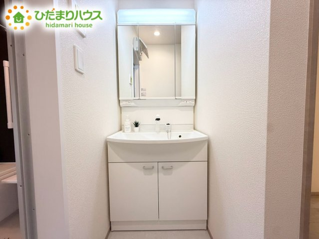 上尾市東今泉6番　新築戸建　ハートフルCの独立洗面台