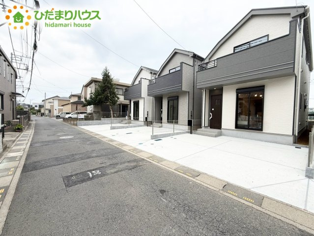 上尾市東今泉6番　新築戸建　ハートフルCの前面道路含む現地写真