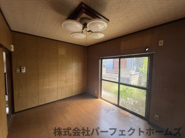 星丘2丁目戸建の洋室|使い勝手のいい洋室です