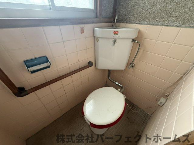 星丘2丁目戸建のトイレ|コンパクトで使いやすいトイレです