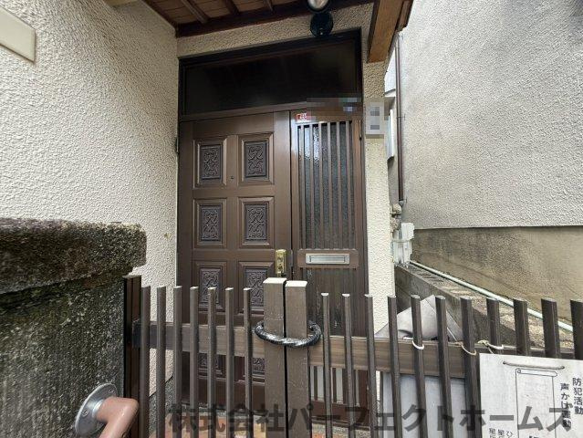 星丘2丁目戸建の玄関|シンプルで使いやすい玄関です