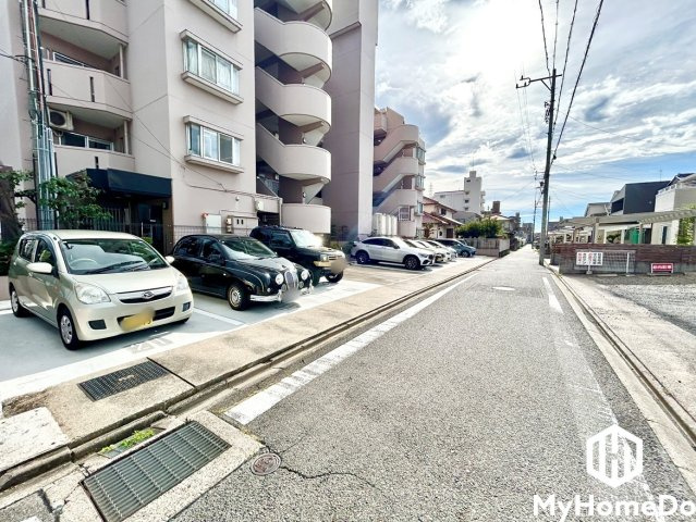 ユーハウス第6千代田の駐車場