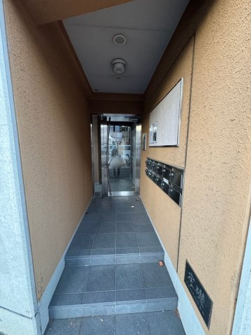 川崎市多摩区菅北浦１丁目の賃貸マンションのエントランス