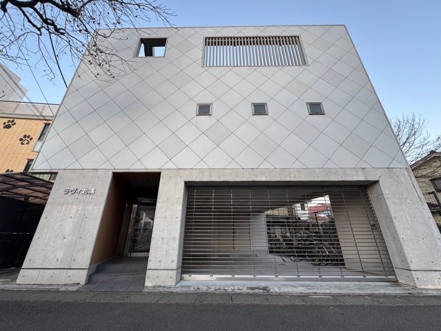 川崎市多摩区菅北浦１丁目の賃貸マンションのエントランス