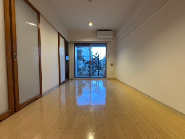 川崎市多摩区菅北浦１丁目の賃貸マンションの居間・リビング