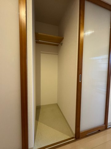 川崎市多摩区菅北浦１丁目の賃貸マンションの収納