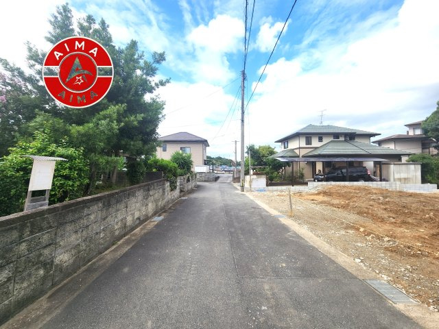 福岡市東区高美台3丁目第1-2棟（2号棟）の外観|前面道路含む現地の写真です。