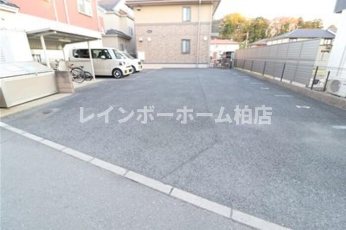 特典：仲介手数料が50％OFFです‼の駐車場