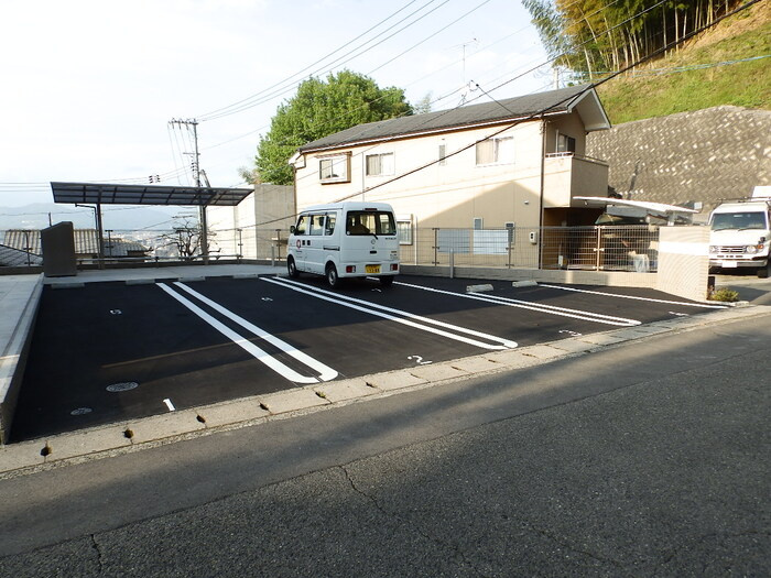 ハイムこがねの駐車場