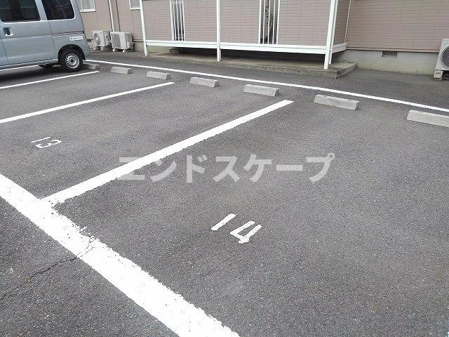 ステラコートの駐車場|高崎、前橋のお部屋探しはエンドスケープまで！お客様の理想お聞かせ下さい♪