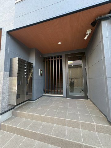 セレニティ衣摺のエントランス