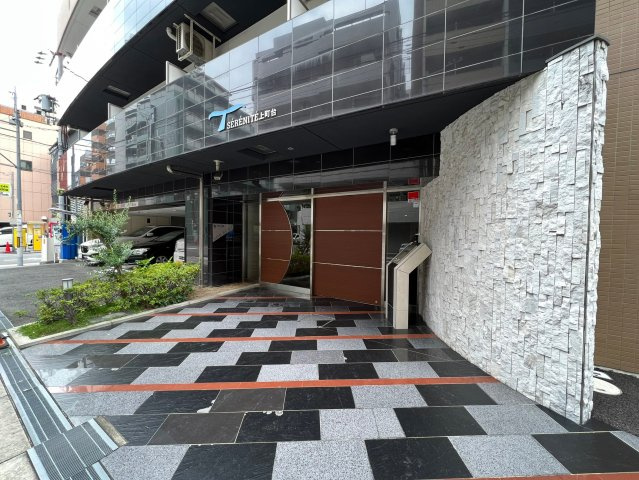 セレニテ上町台のエントランス