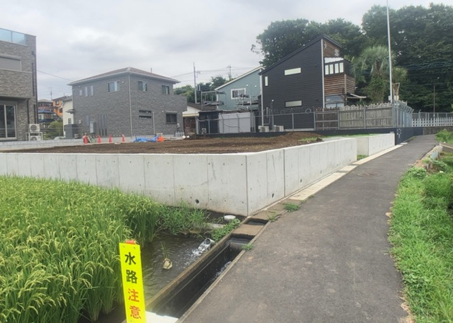 【外観】 | 土地探しをしていると都市計画区域という言葉を目にすると思います。法律によって、都道府県知事や国土交通大臣が指定するエリアのことを指しており、都市計画区域は市街化区域と市街化調整区域に分けられています。