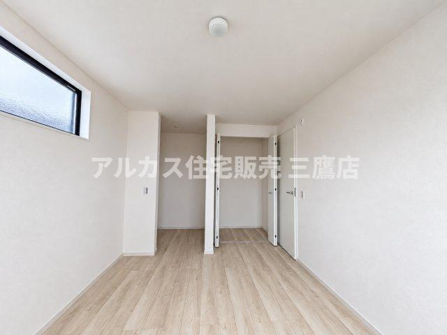 小平市学園東町3丁目　西武多摩湖線　一橋学園駅　新築戸建の洋室|クローゼットの扉がしっかりと開き、お洋服や荷物の出し入れがスムーズに行えます。