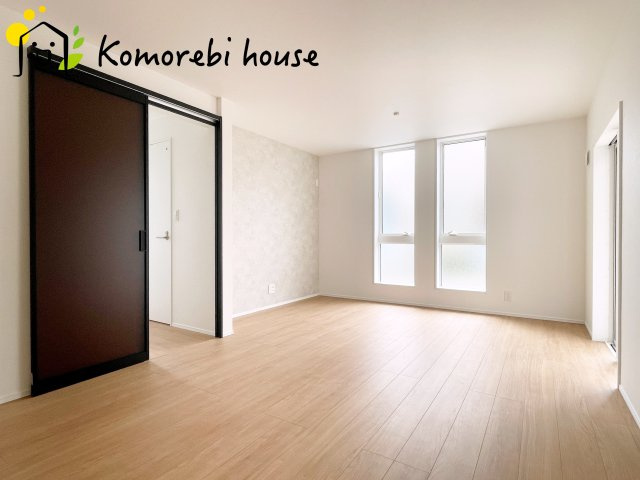 プラザ034Ⅱ④2　新築一戸建て　02の居間・リビング|こちらの居間で趣味の時間をお楽しみください