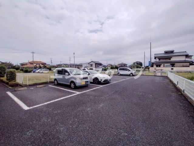 アルカンシェルの駐車場|高崎、前橋のお部屋探しはエンドスケープまで！お客様の理想お聞かせ下さい♪